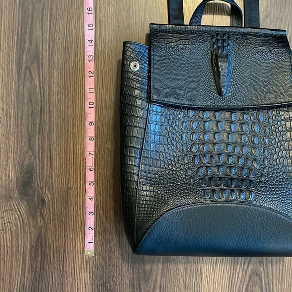 Coolcy | Alligator Embossed Leather Backpack Bag - Picture 4 of 8